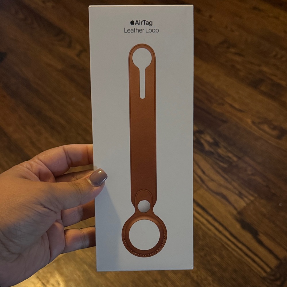 Apple AirTag Leather Loop in Tan - Picture 2 of 5